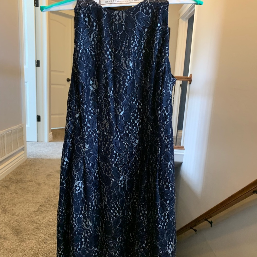 Vince Camuto Navy Dress with silver, size 4